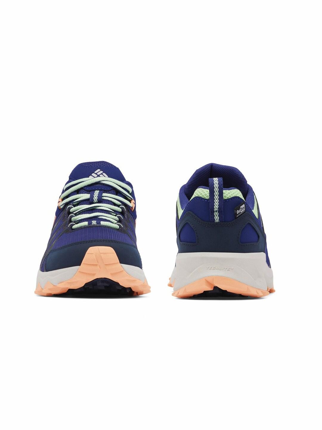 A Women Wearing Columbia Women Navy Blue PEAKFREAK II OUTDRY