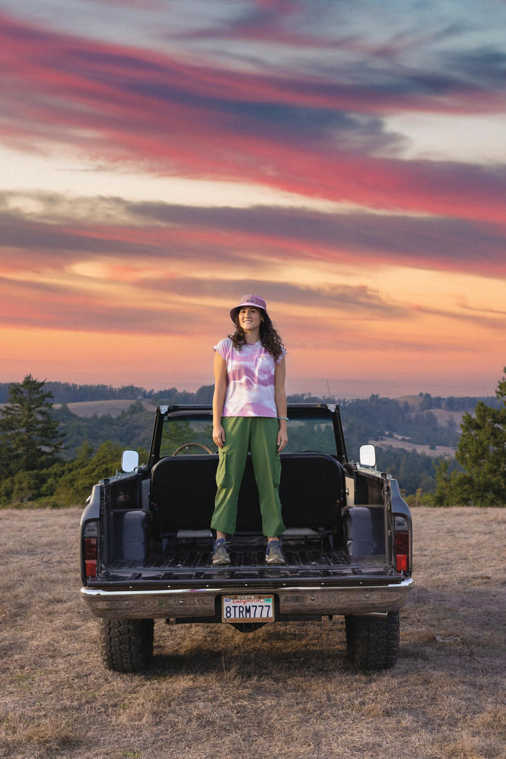 A Women Wearing Columbia Women Green PEAKFREAK HERA OUTDRY
