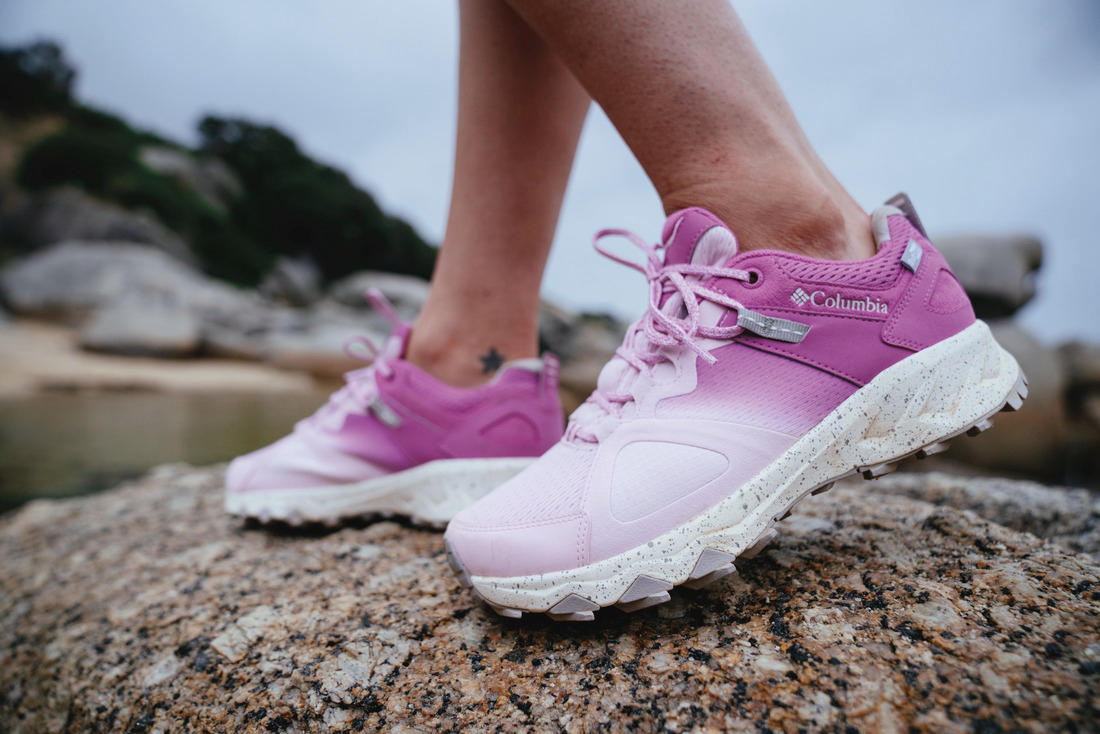 A Women Wearing Columbia Women Pink PEAKFREAK HERA OUTDRY