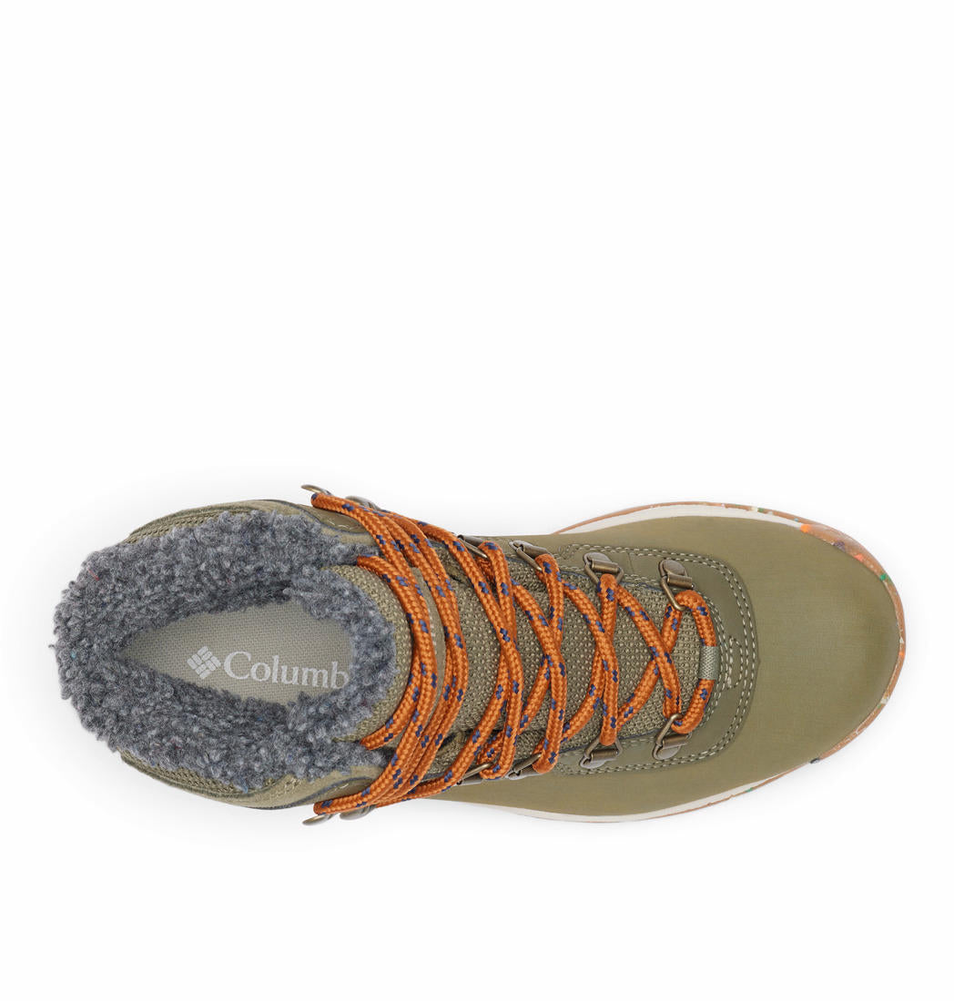 A Women Wearing Columbia Women Green NEWTON RIDGE WP OMNI-HEAT II