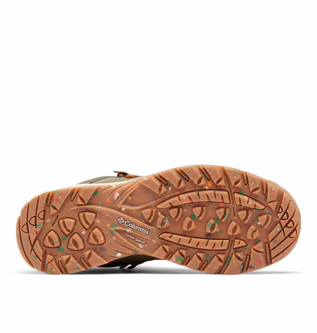 A Women Wearing Columbia Women Green NEWTON RIDGE WP OMNI-HEAT II