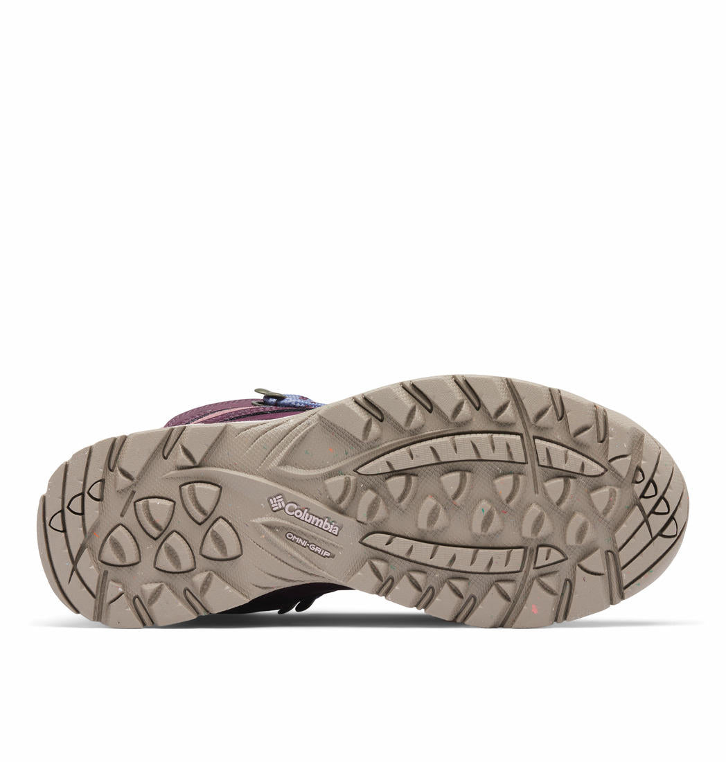 A Women Wearing Columbia Women Red NEWTON RIDGE WP OMNI-HEAT II