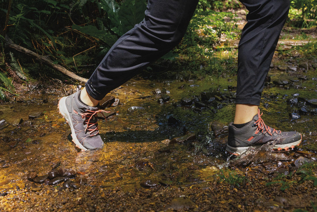 A Women Wearing Columbia Women Grey PEAKFREAK II MID OUTDRY