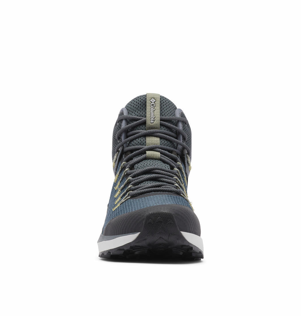 A Men Wearing Columbia Men Grey TRAILSTORM MID WATERPROOF
