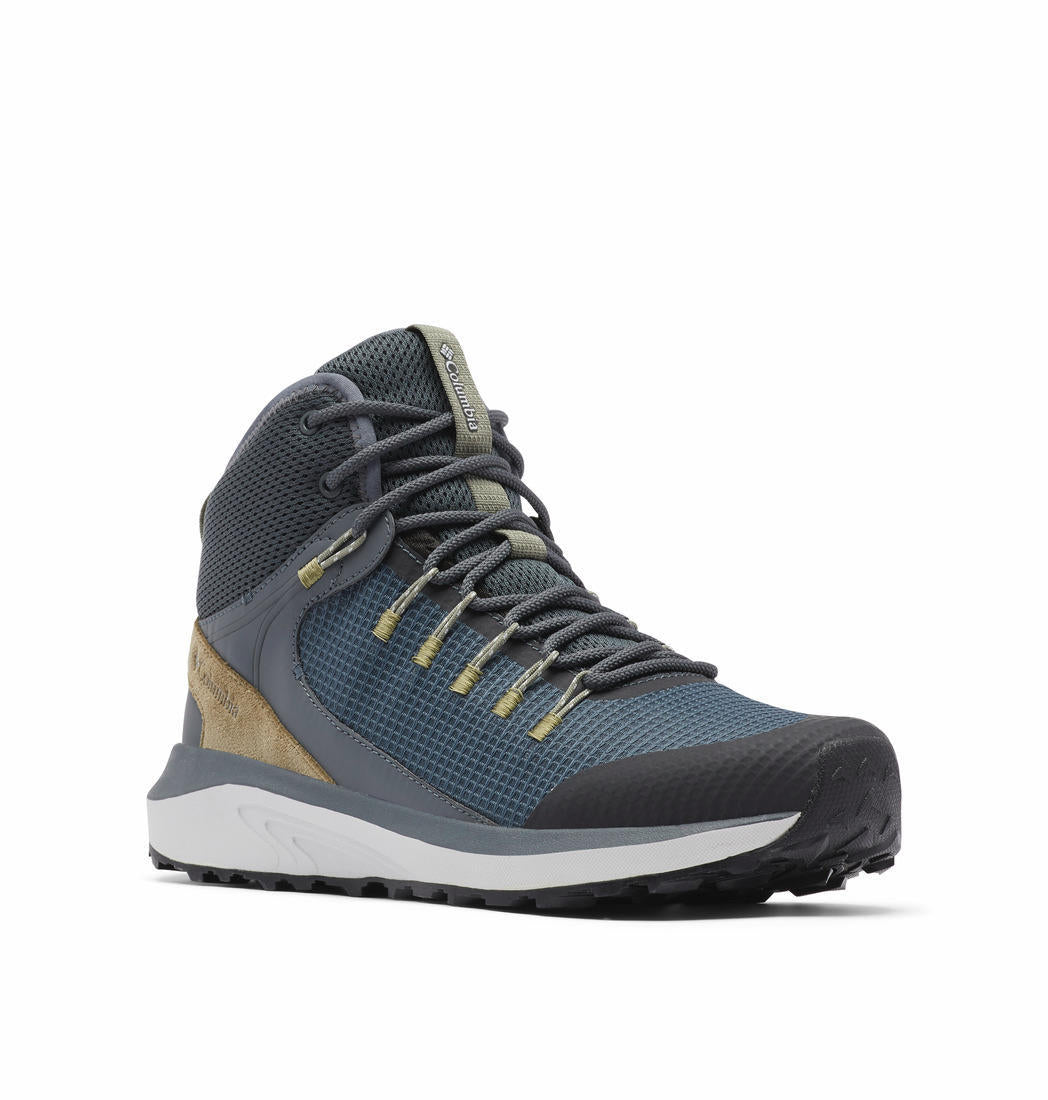 A Men Wearing Columbia Men Grey TRAILSTORM MID WATERPROOF