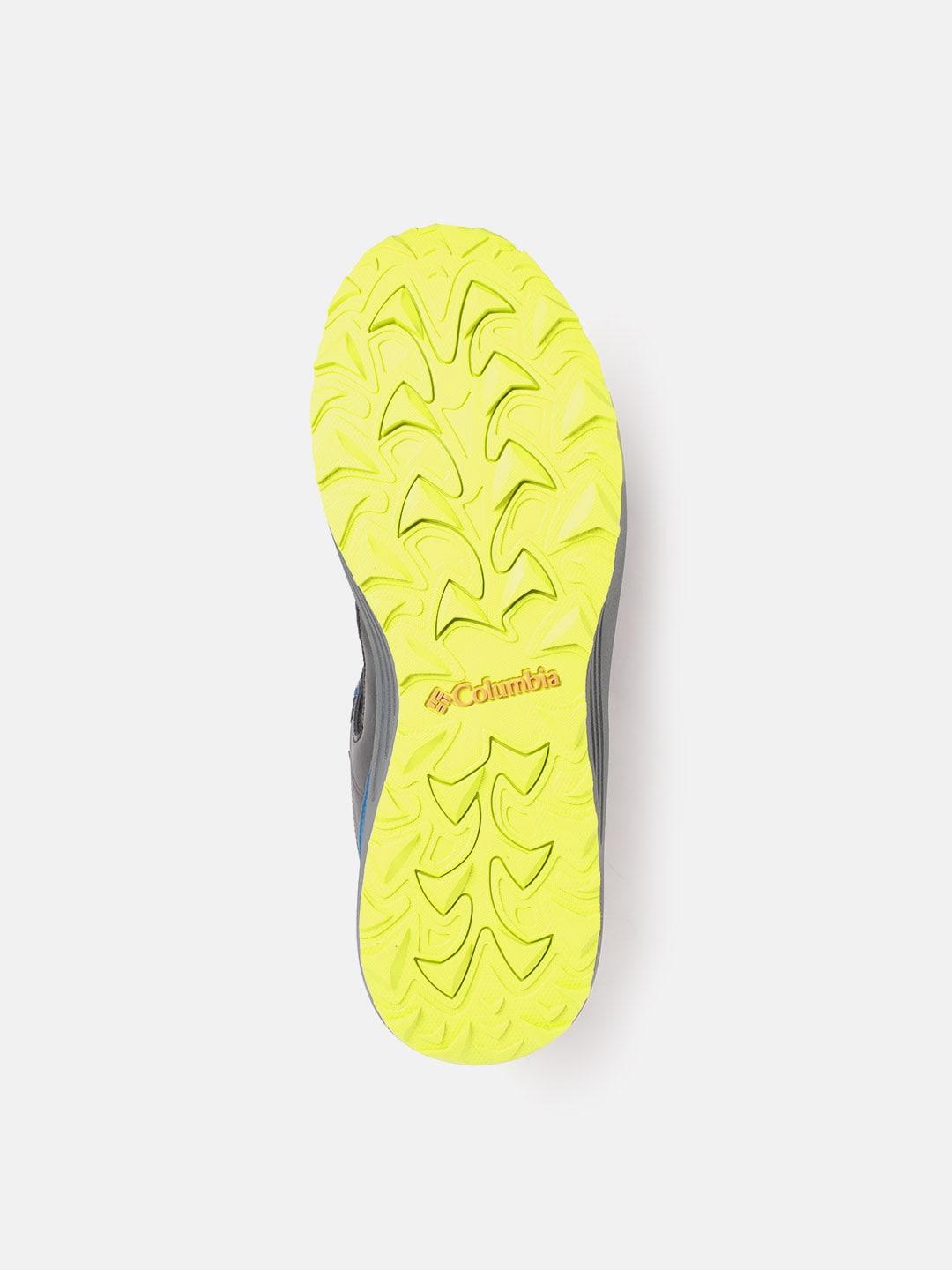 A Men Wearing Columbia Men Black TRAILSTORM WATERPROOF