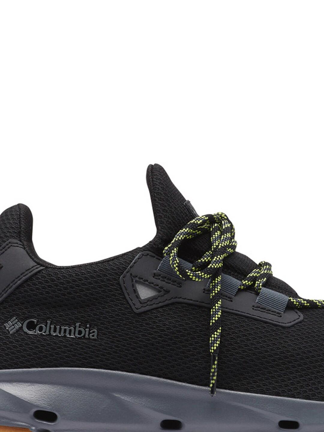 A Men Wearing Columbia Men Black COLUMBIA VENT AERO