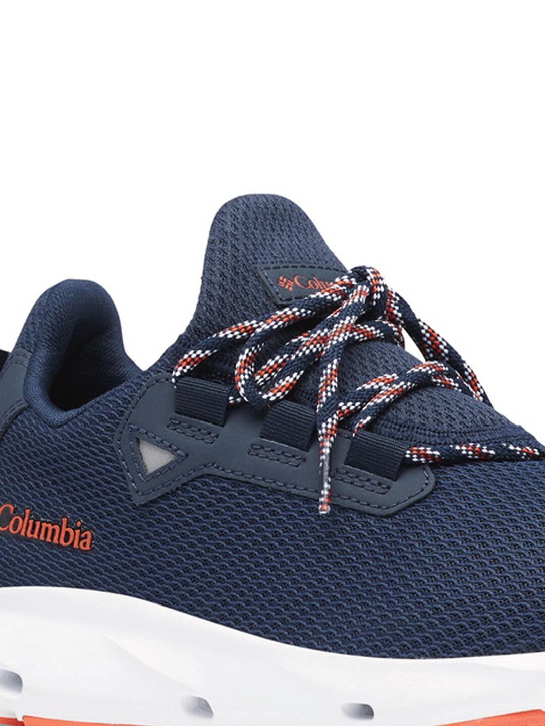 A Men Wearing Columbia Men Blue COLUMBIA VENT AERO