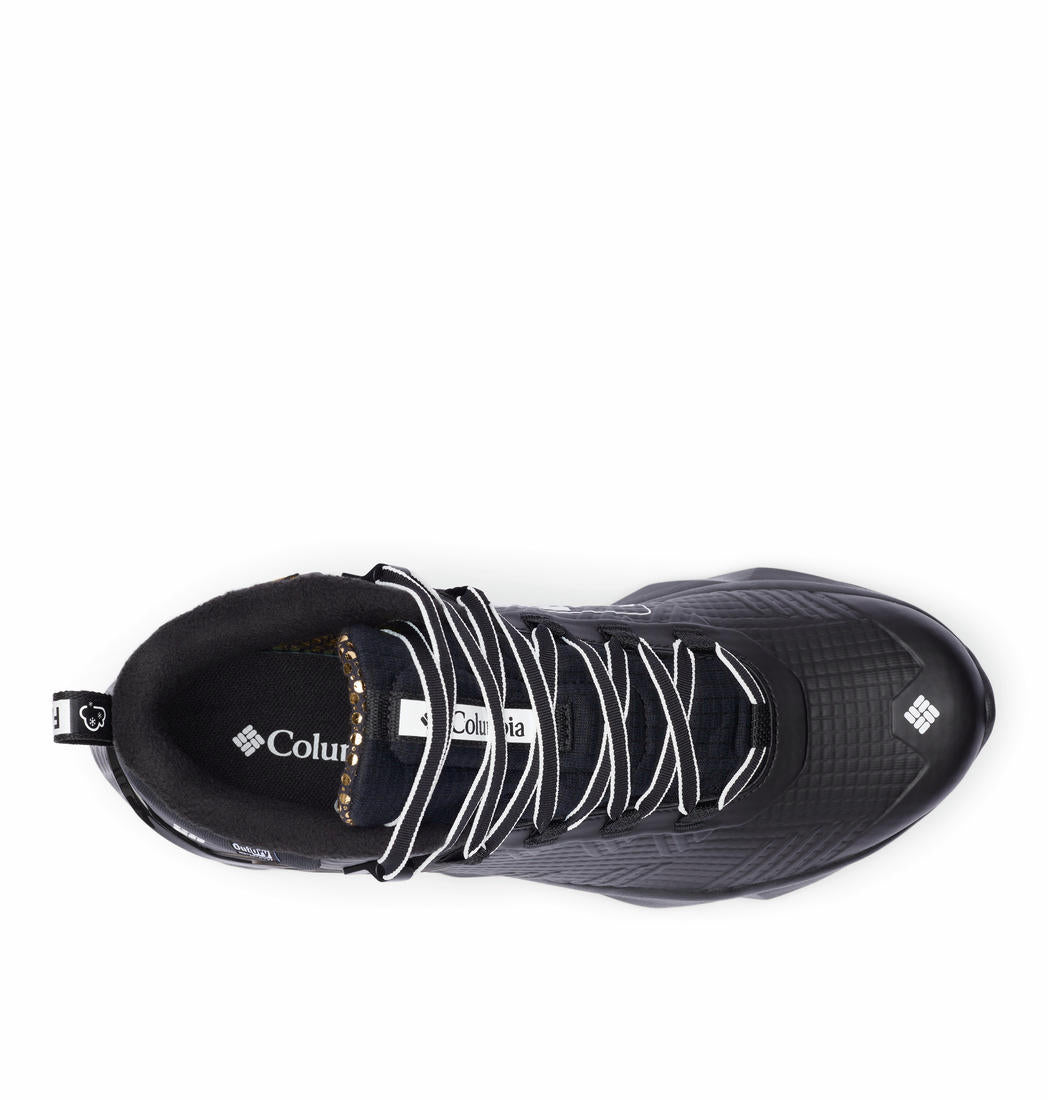 A Men Wearing Columbia Men Black FACET 75 EQUINOX