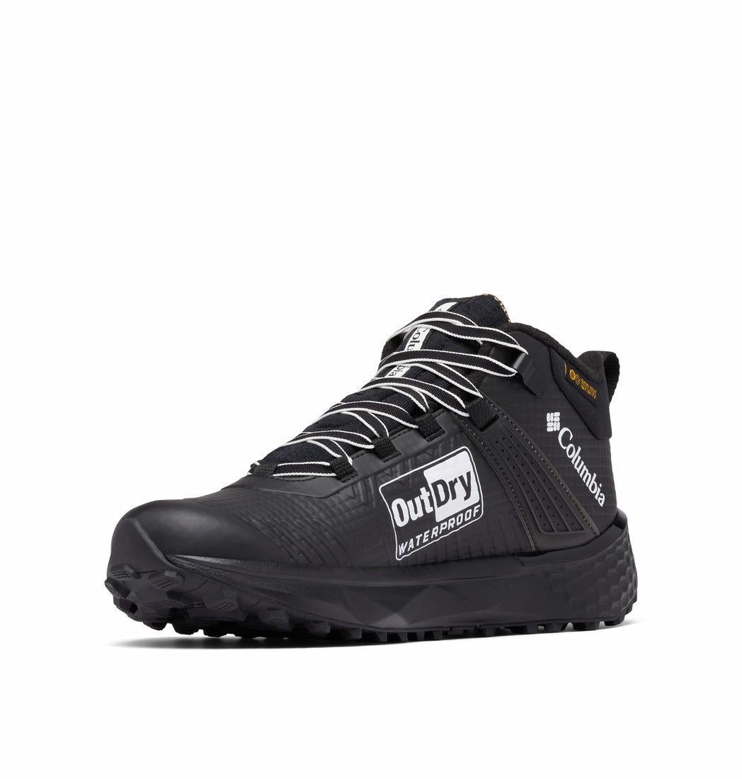 A Men Wearing Columbia Men Black FACET 75 EQUINOX