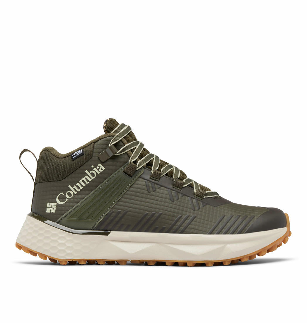 A Men Wearing Columbia Men Green FACET 75 EQUINOX