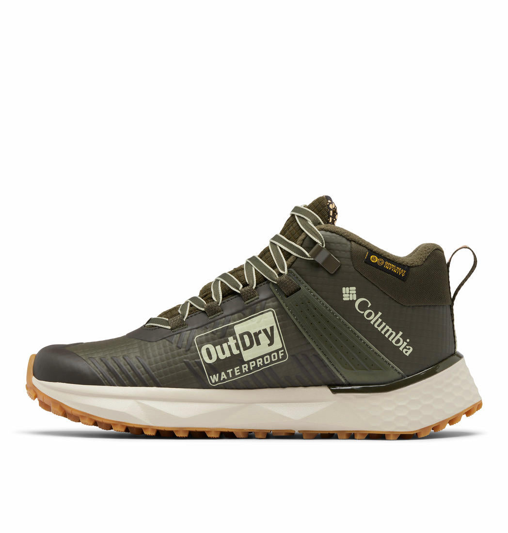 A Men Wearing Columbia Men Green FACET 75 EQUINOX