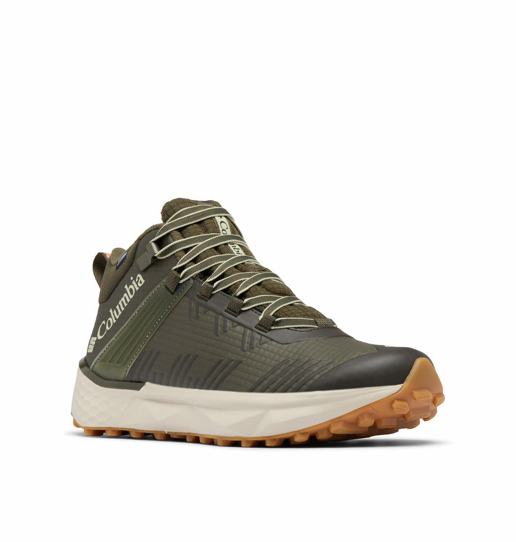 A Men Wearing Columbia Men Green FACET 75 EQUINOX