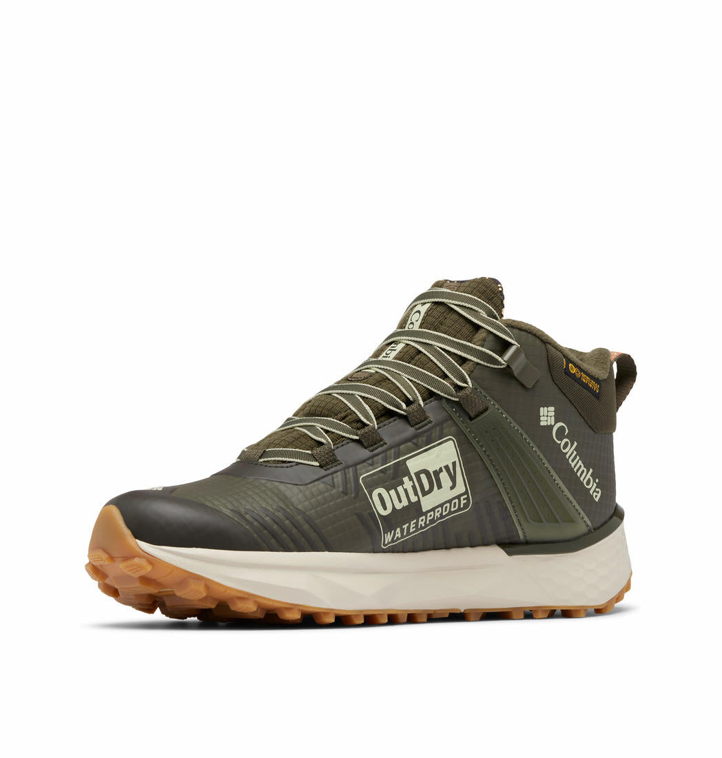 A Men Wearing Columbia Men Green FACET 75 EQUINOX