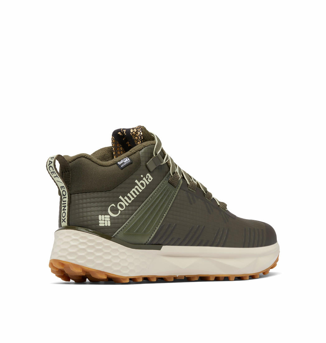 A Men Wearing Columbia Men Green FACET 75 EQUINOX