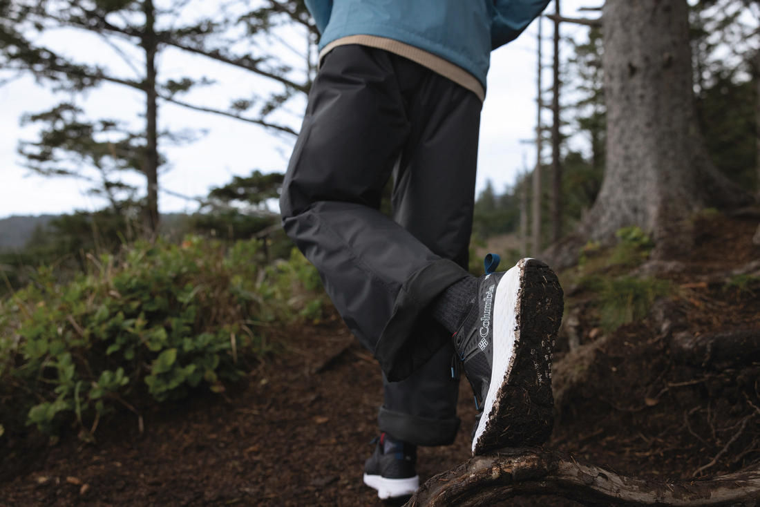 A Men Wearing Columbia Men Black KONOS TRS OUTDRY