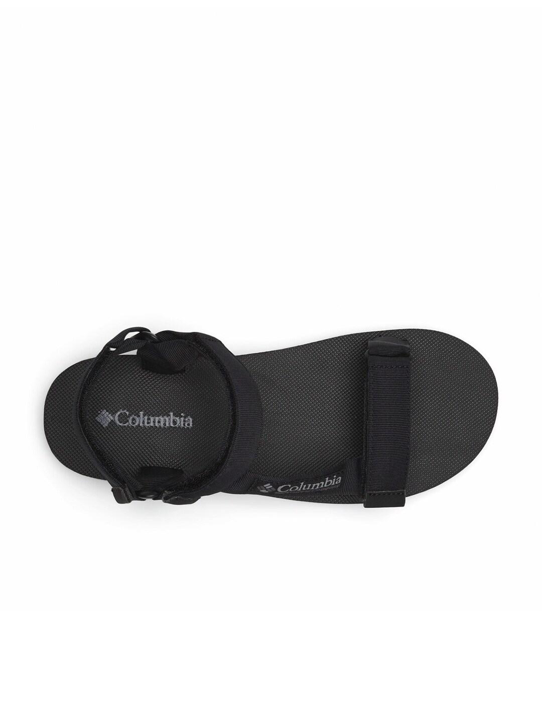 A Men Wearing Columbia Men Black BREAKSIDER SANDAL