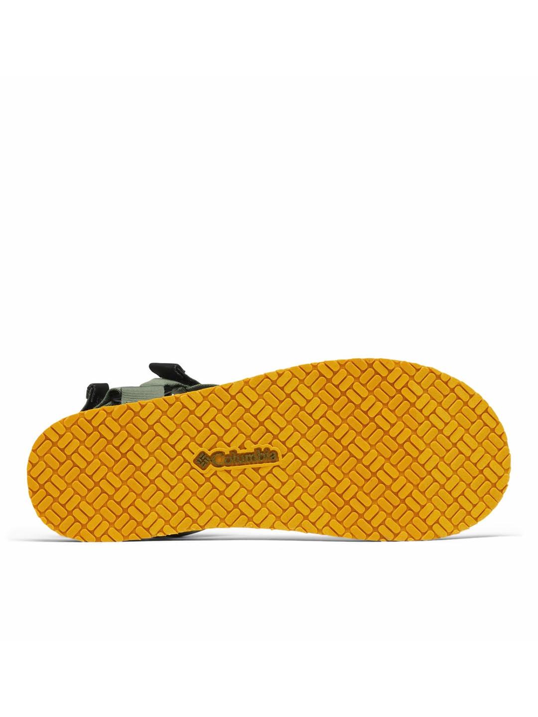 A Men Wearing Columbia Men Green BREAKSIDER SANDAL