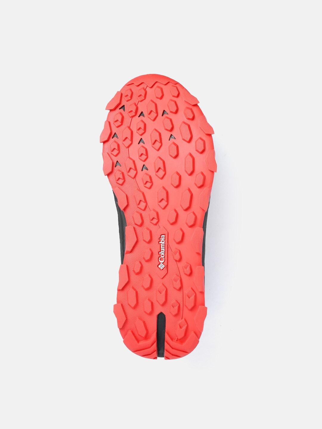 A Men Wearing Columbia Men Black HATANA MAX OUTDRY