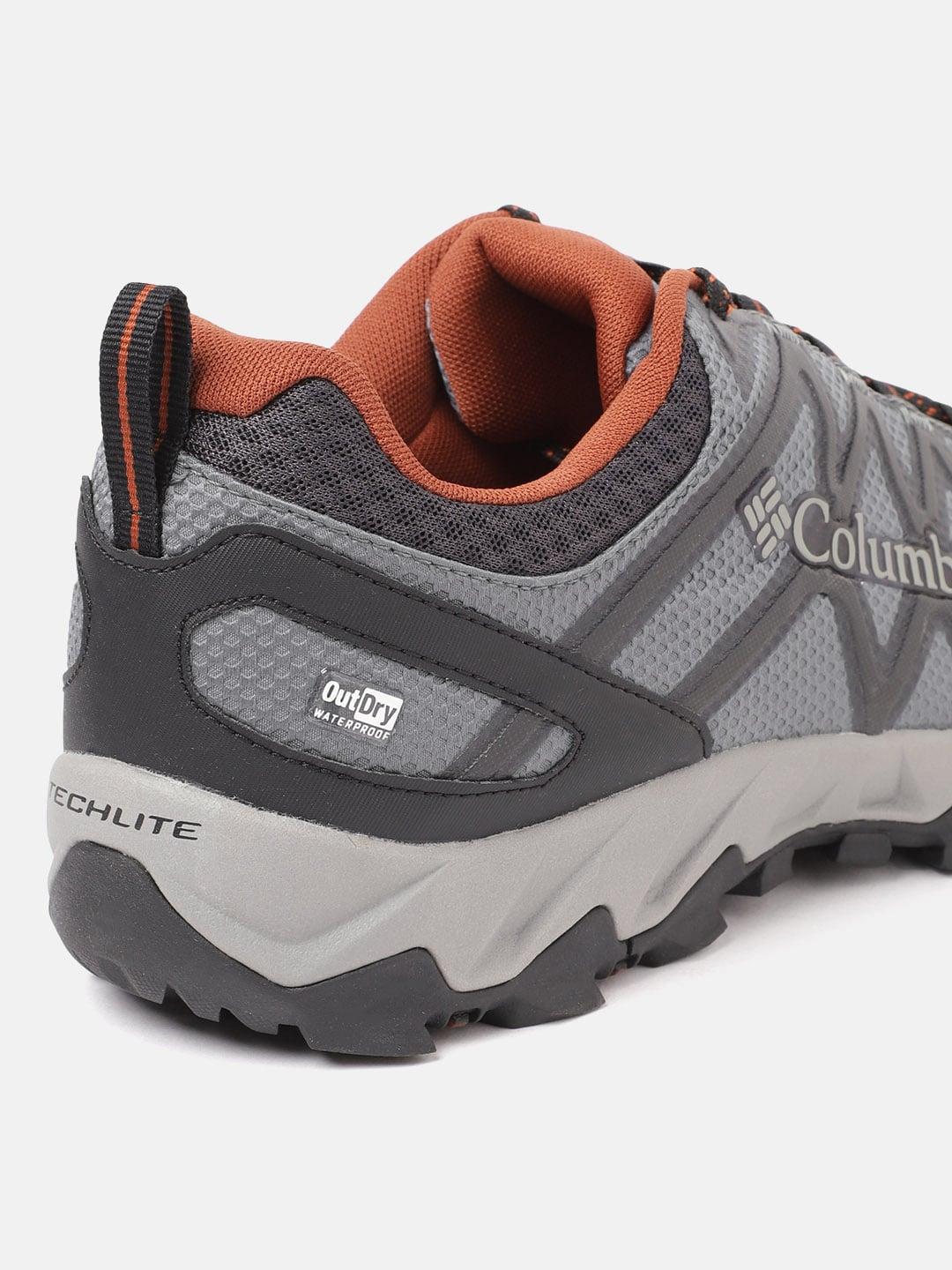 A Men Wearing Columbia Men Grey PEAKFREAK X2 OUTDRY