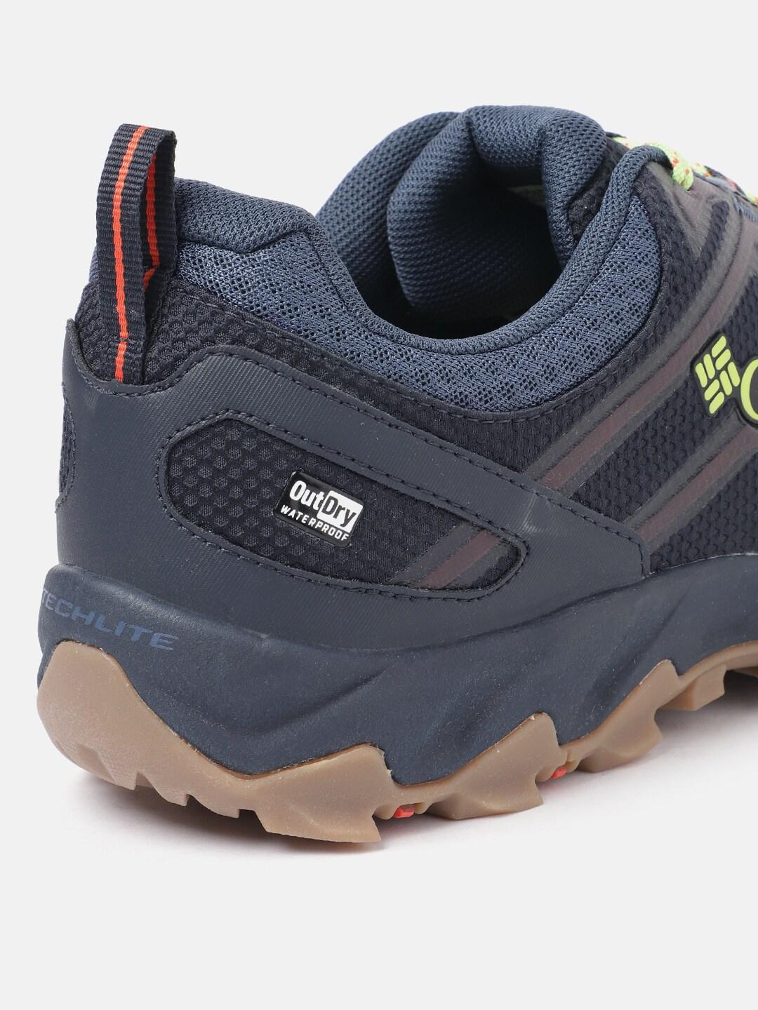 A Men Wearing Columbia Men Navy Blue PEAKFREAK X2 OUTDRY