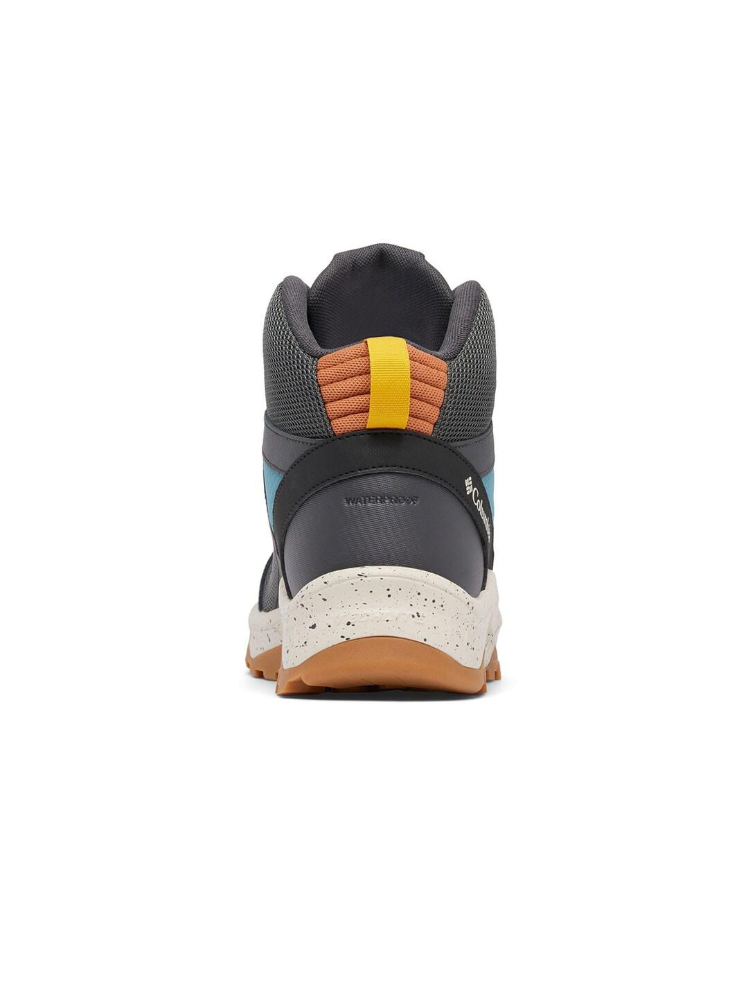 A Men Wearing Columbia Men Black TRAILSTORM ASCEND MID WP