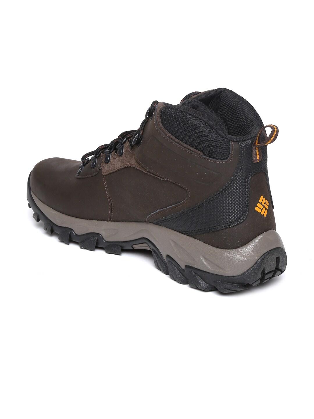 A Men Wearing Columbia Men Brown NEWTON RIDGE PLUS II WATERPROOF