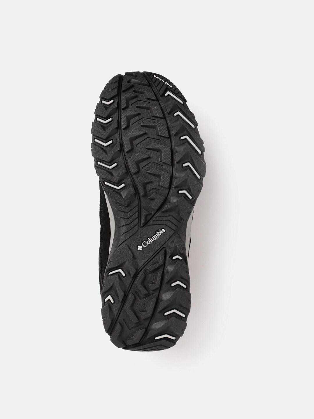 A Men Wearing Columbia Men Black CRESTWOOD WATERPROOF