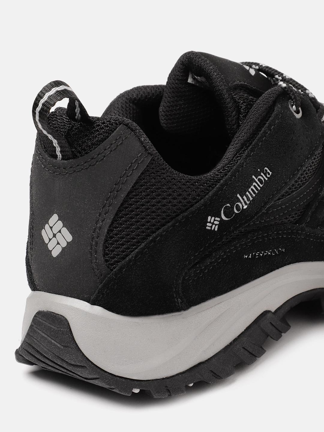 A Men Wearing Columbia Men Black CRESTWOOD WATERPROOF