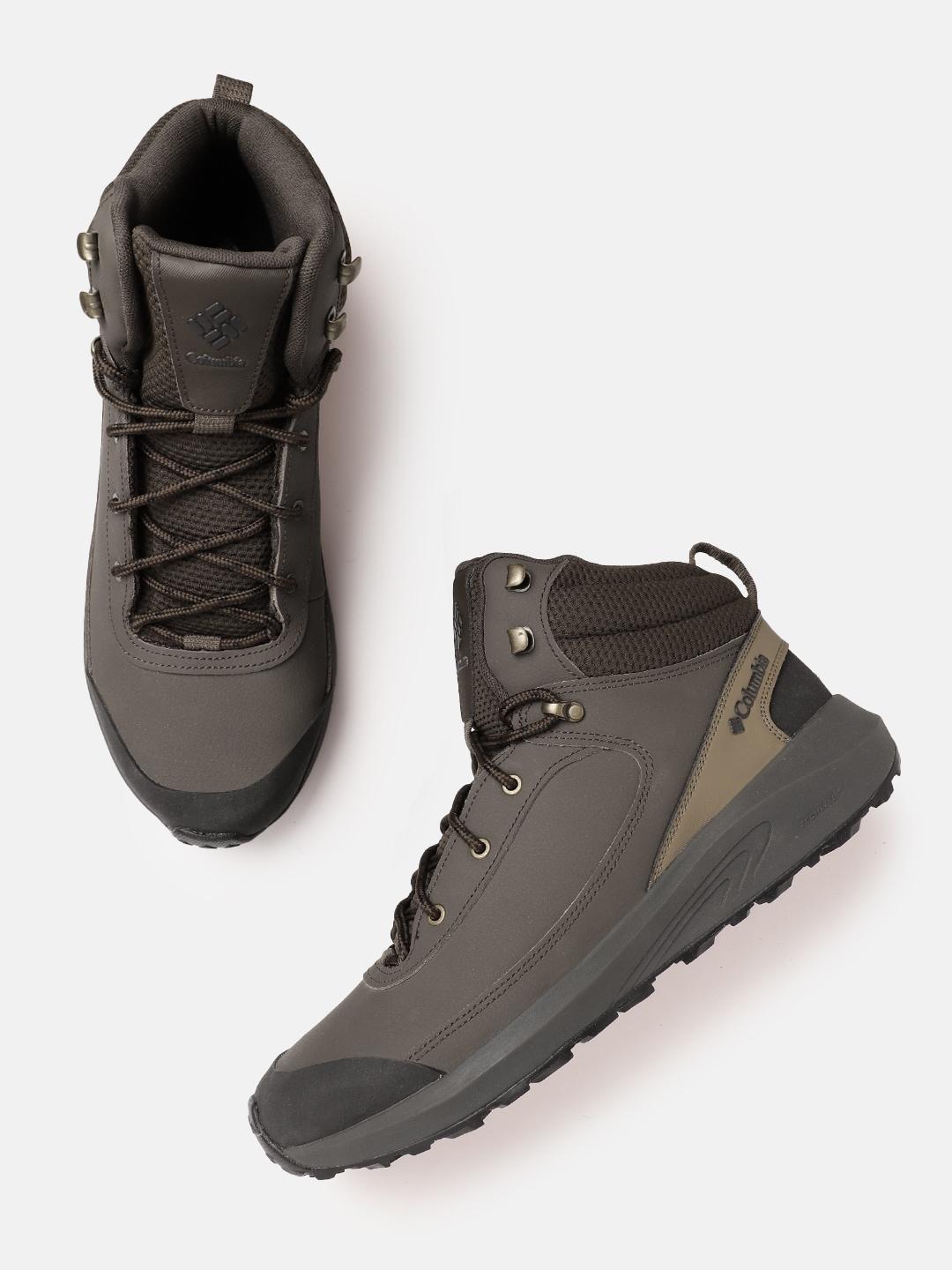 A Men Wearing Columbia Men Brown TRAILSTORM PEAK MID