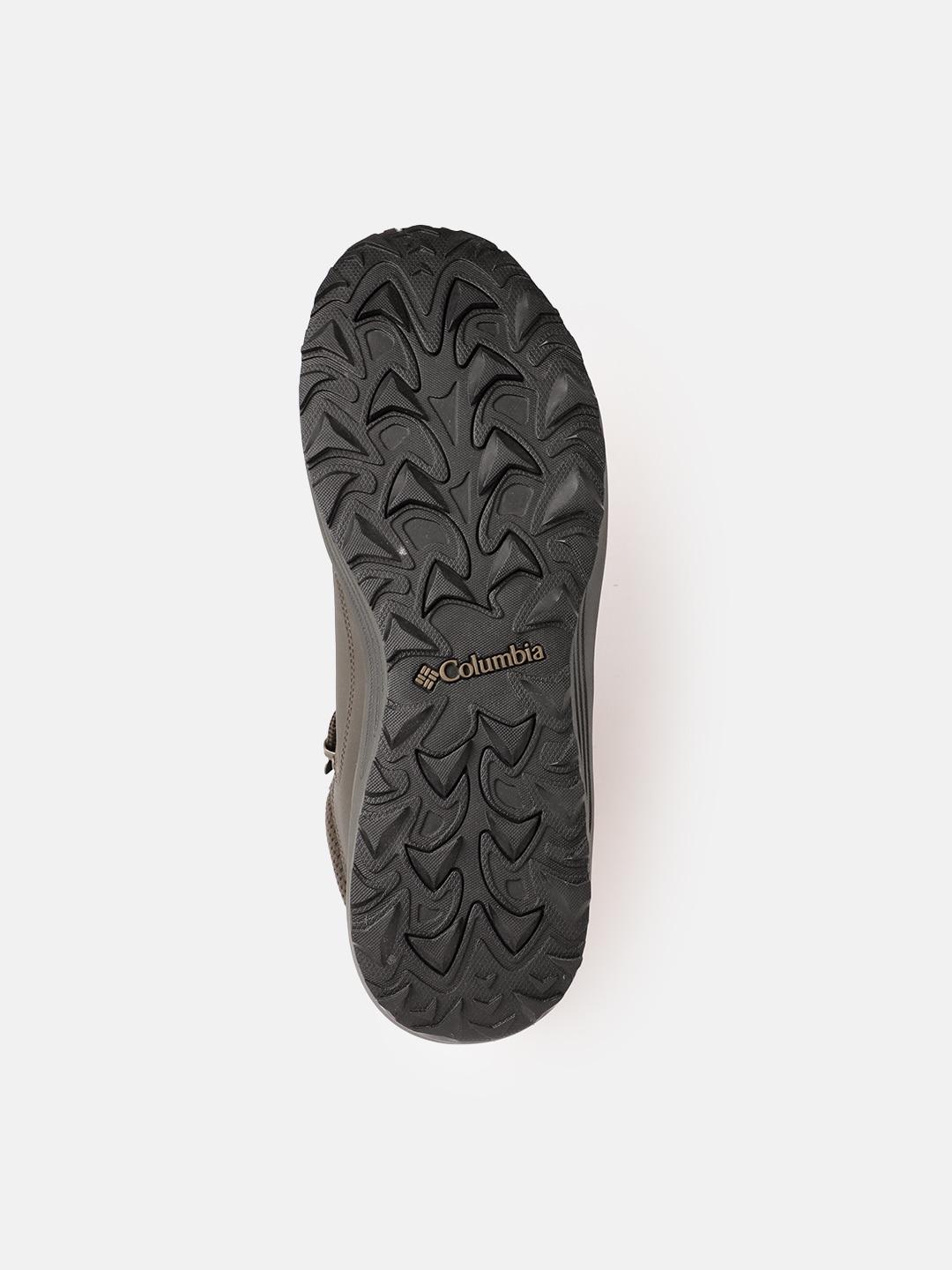 A Men Wearing Columbia Men Brown TRAILSTORM PEAK MID