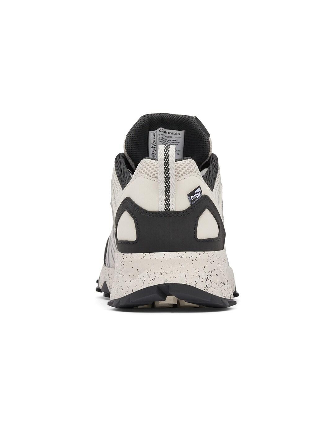 A Men Wearing Columbia Men Grey PEAKFREAK II OUTDRY