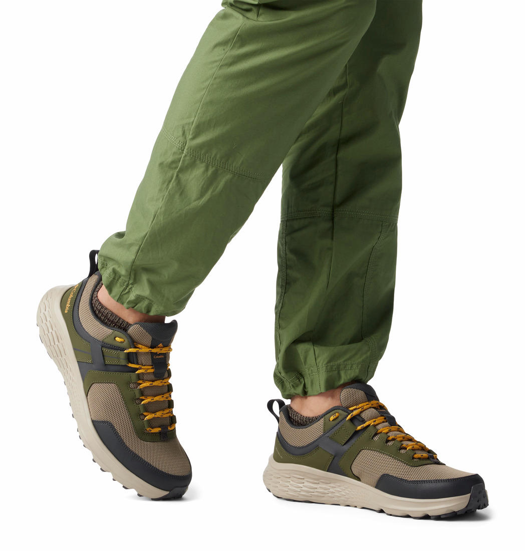 A Men Wearing Columbia Men Green KONOS LOW