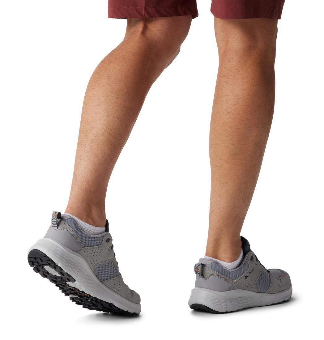 A Men Wearing Columbia Men Grey BENSON