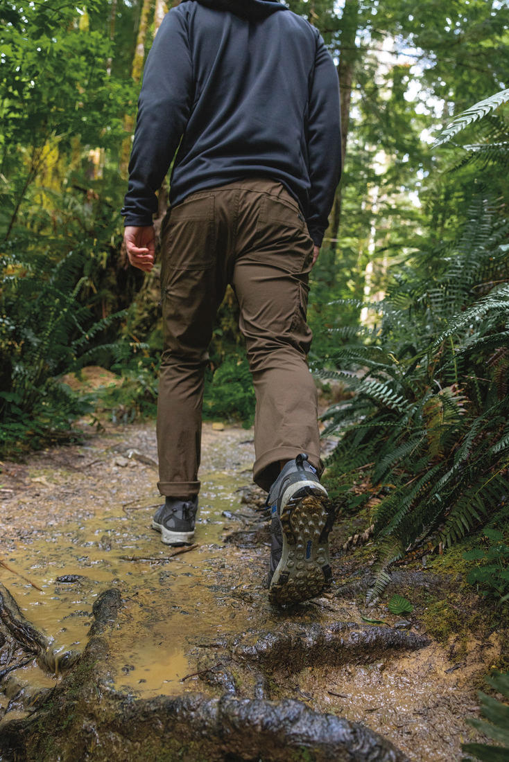 A Men Wearing Columbia Men Grey PEAKFREAK II MID OUTDRY