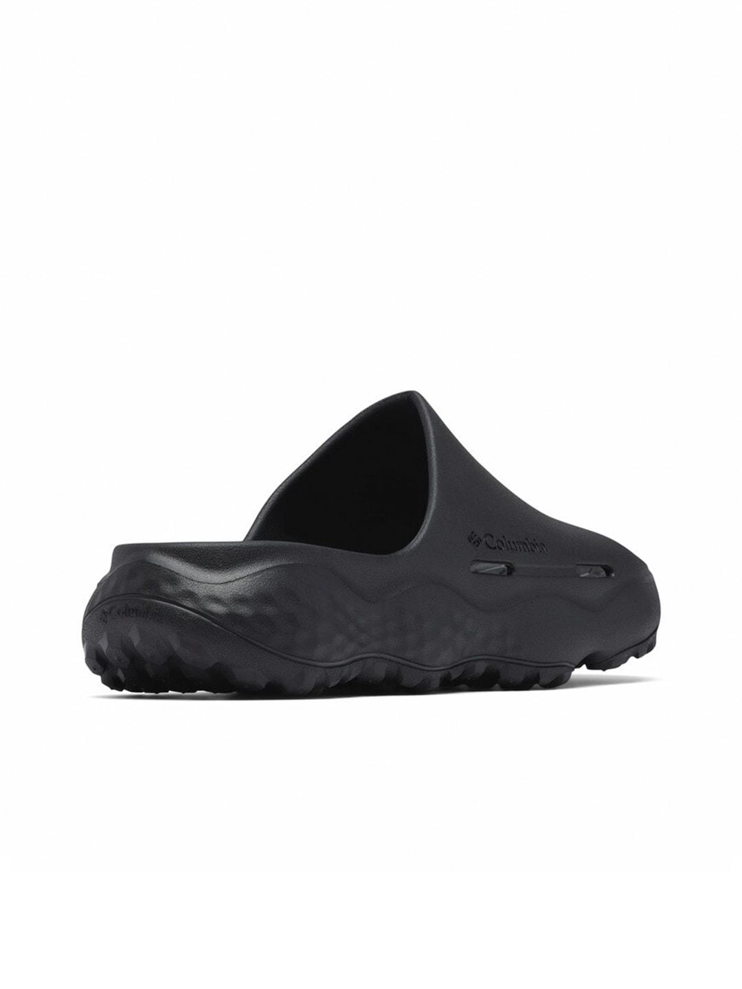 A Men Wearing Columbia Men Black THRIVE REVIVE