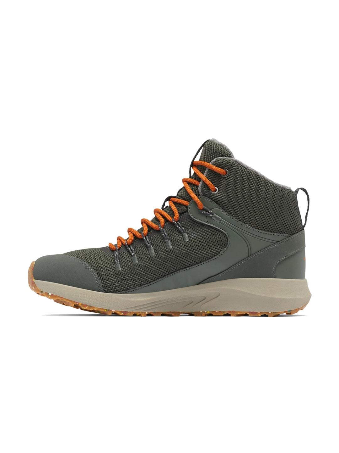 A Men Wearing Columbia Men Green TRAILSTORM MID WATERPROOF OMNI HEAT