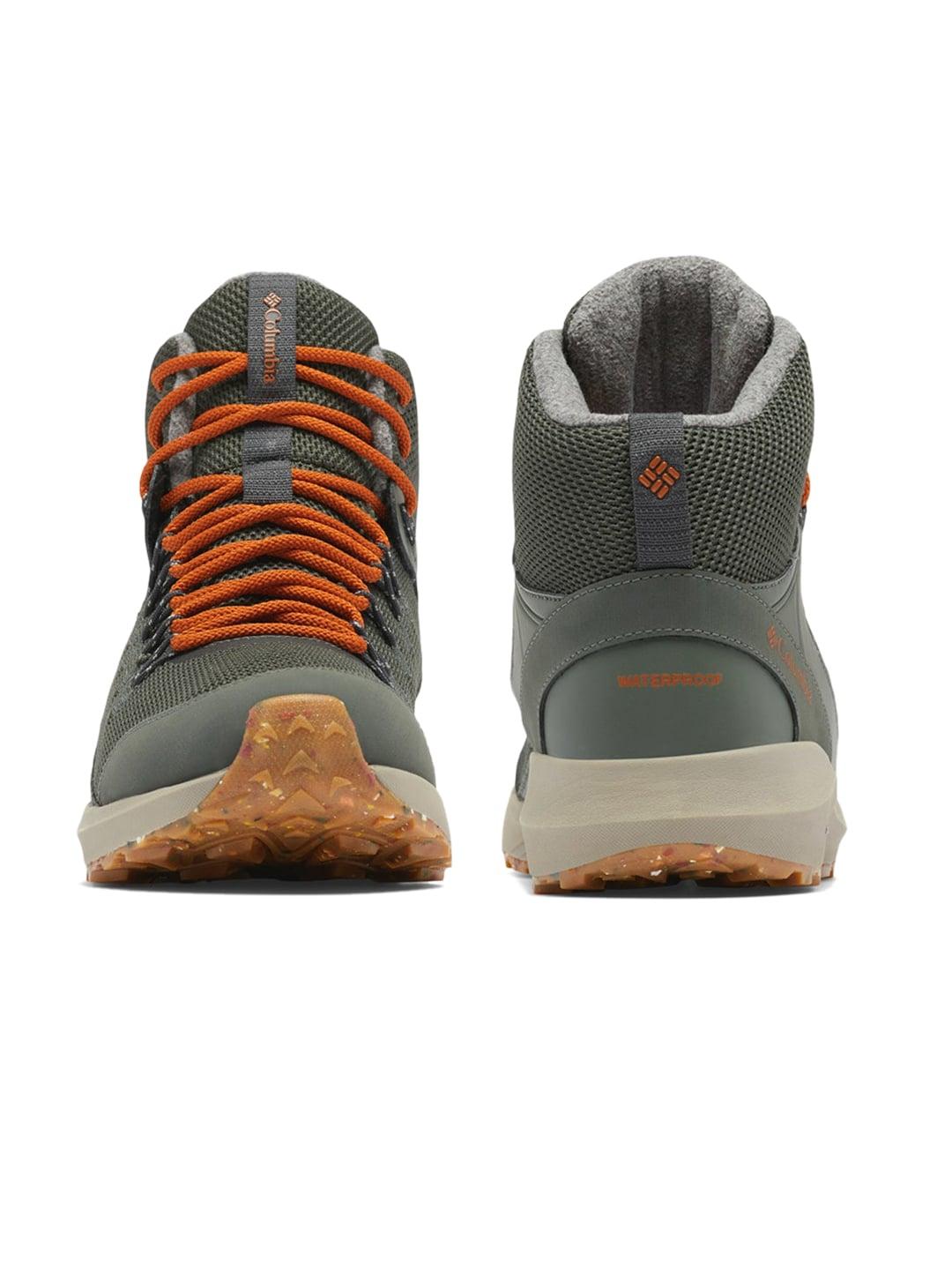 A Men Wearing Columbia Men Green TRAILSTORM MID WATERPROOF OMNI HEAT