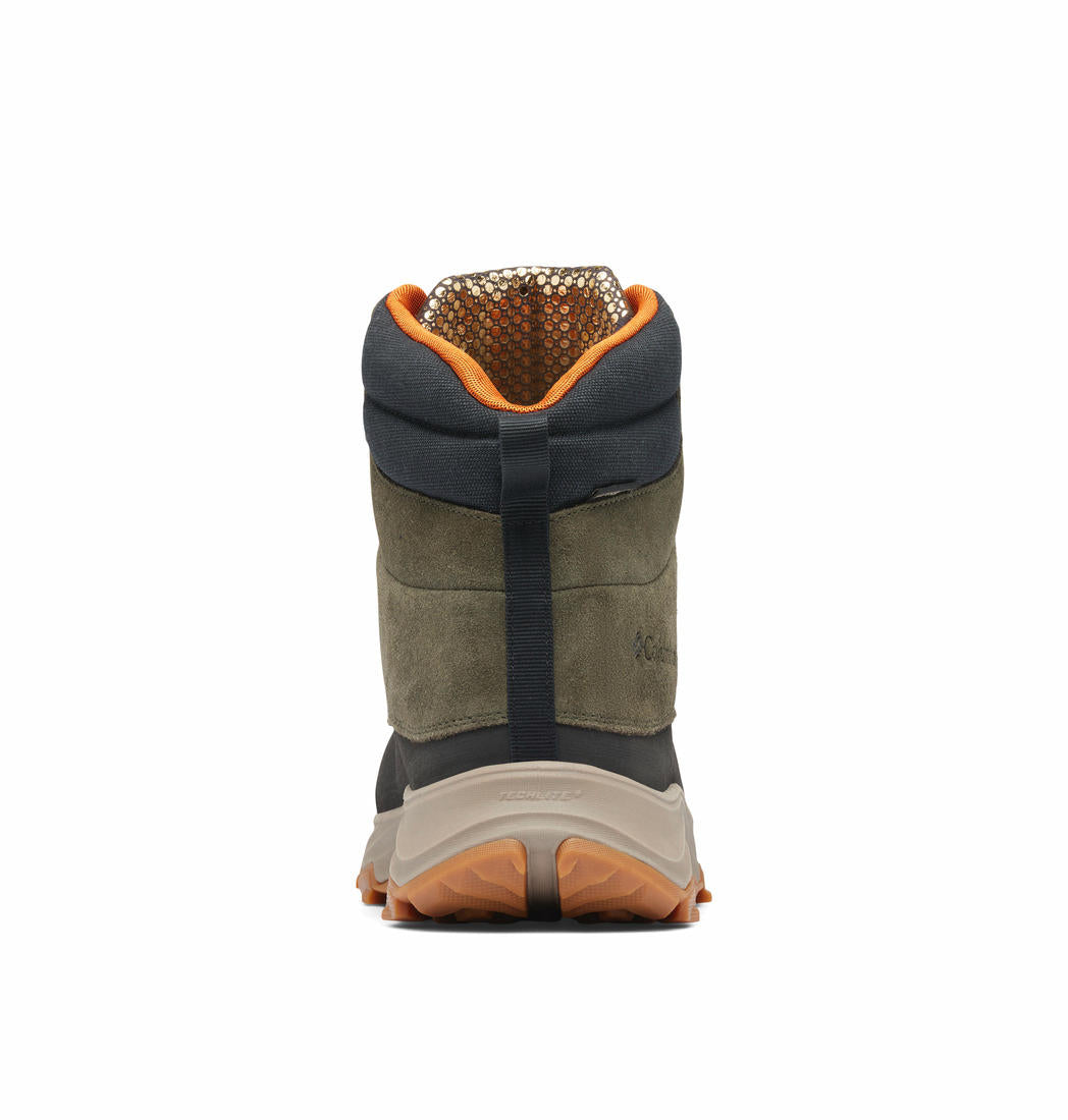 A Men Wearing Columbia Men Green EXPEDITIONIST SHIELD