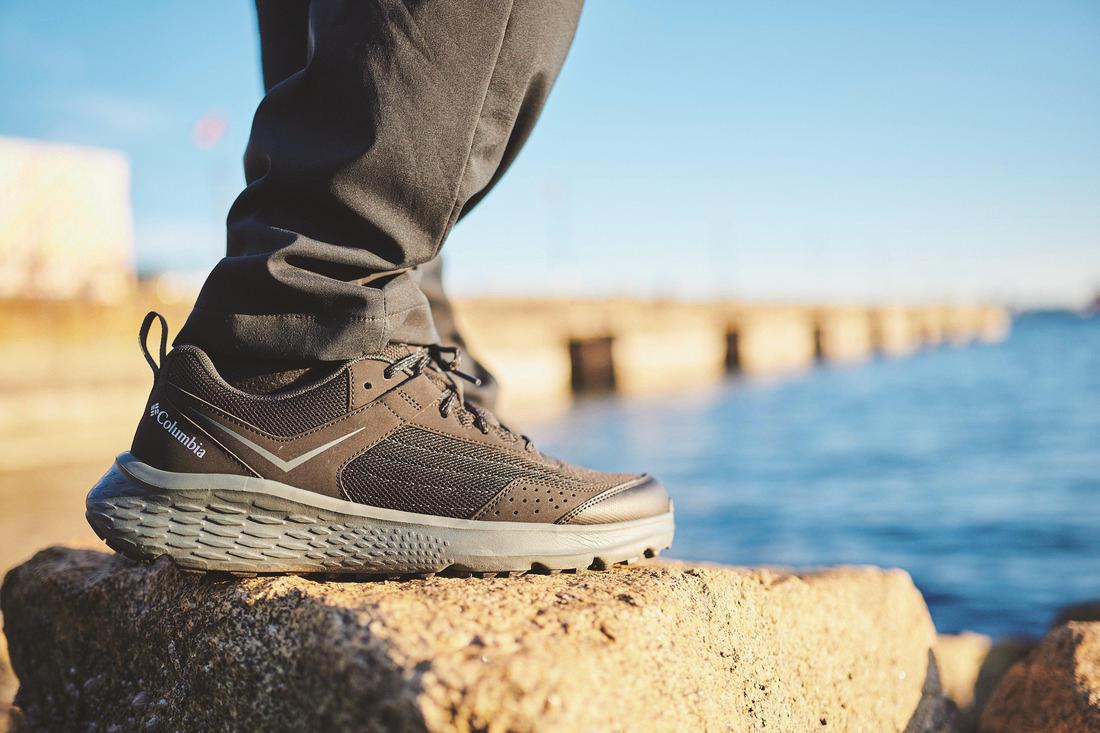 A Men Wearing Columbia Men Black VERTISOL TRAIL