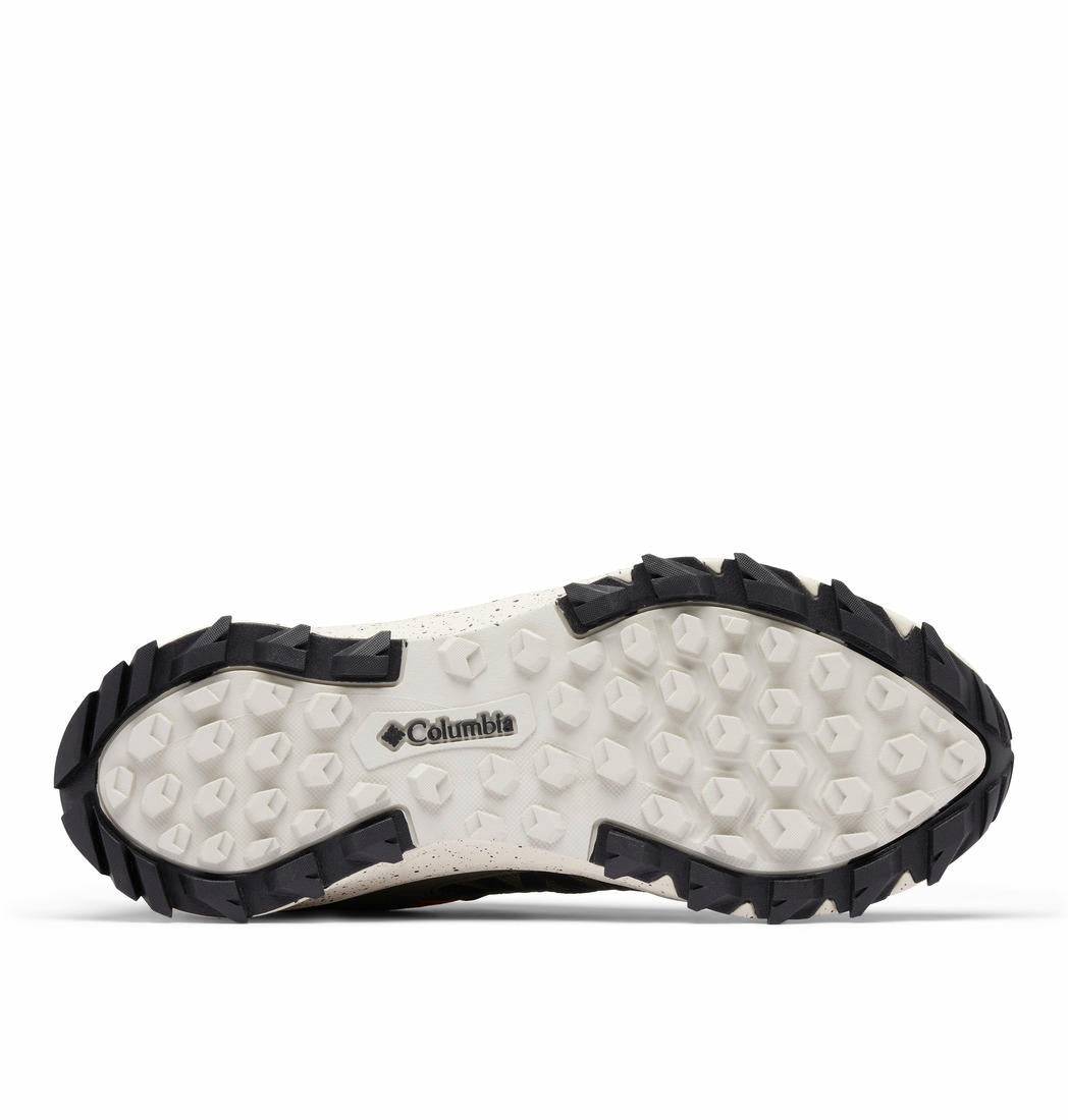 A Men Wearing Columbia Men Green PEAKFREAK II OUTDRY