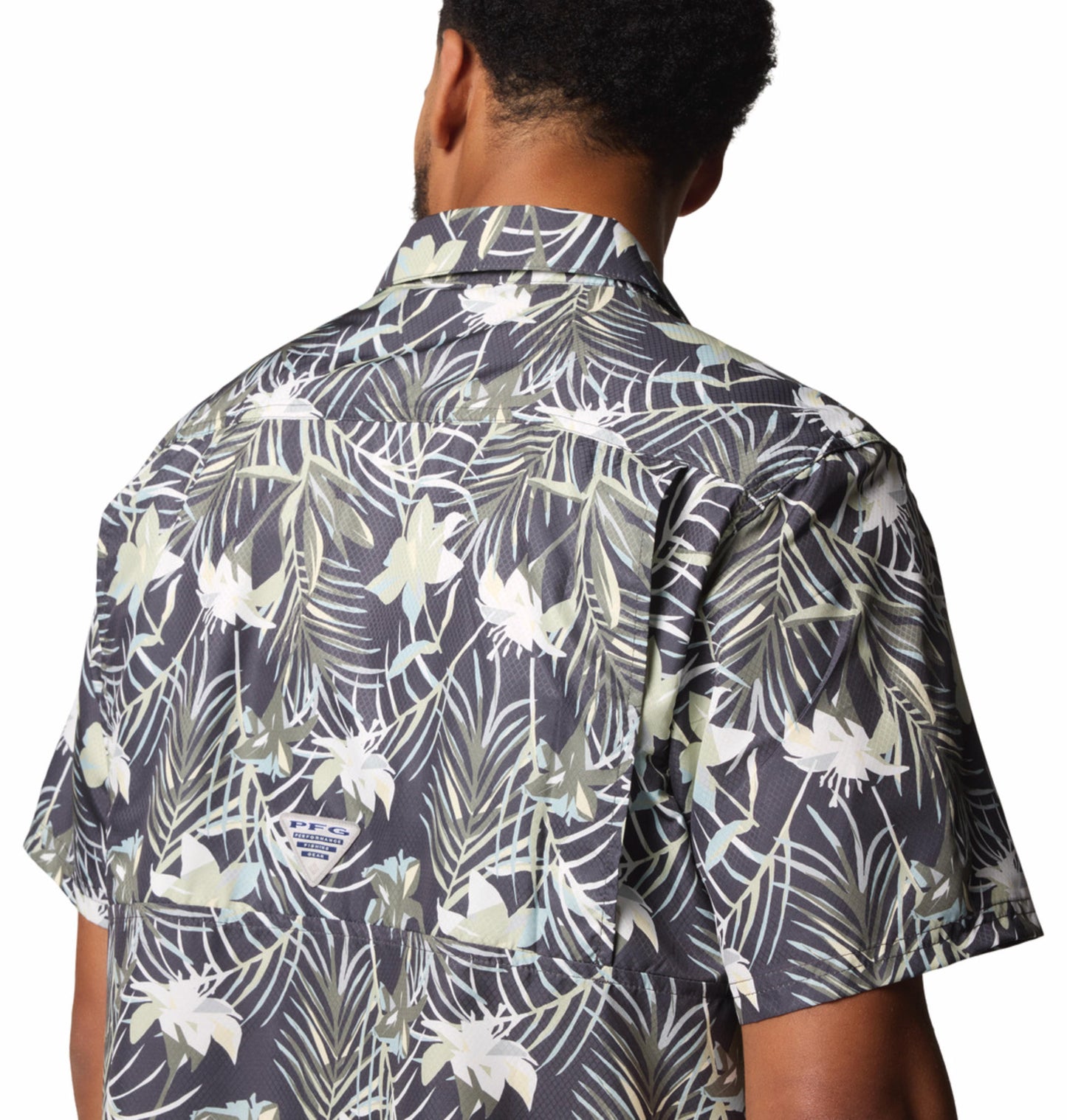 A Men Wearing Columbia Men Green Super Slack Tide Camp Shirt (Sun Protection)