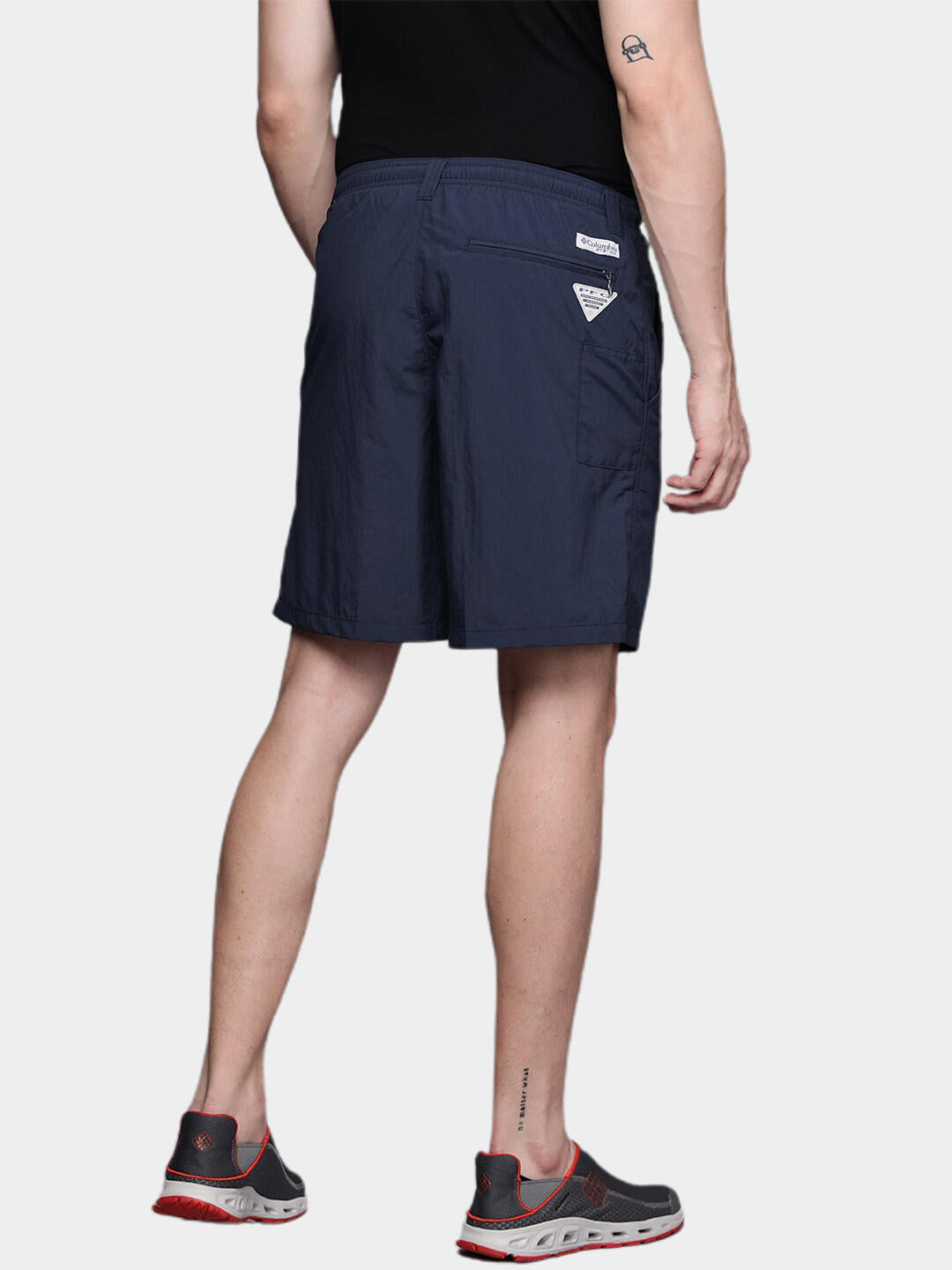 A Men Wearing Columbia Men Blue Backcast III Water Short (Sun Protection)