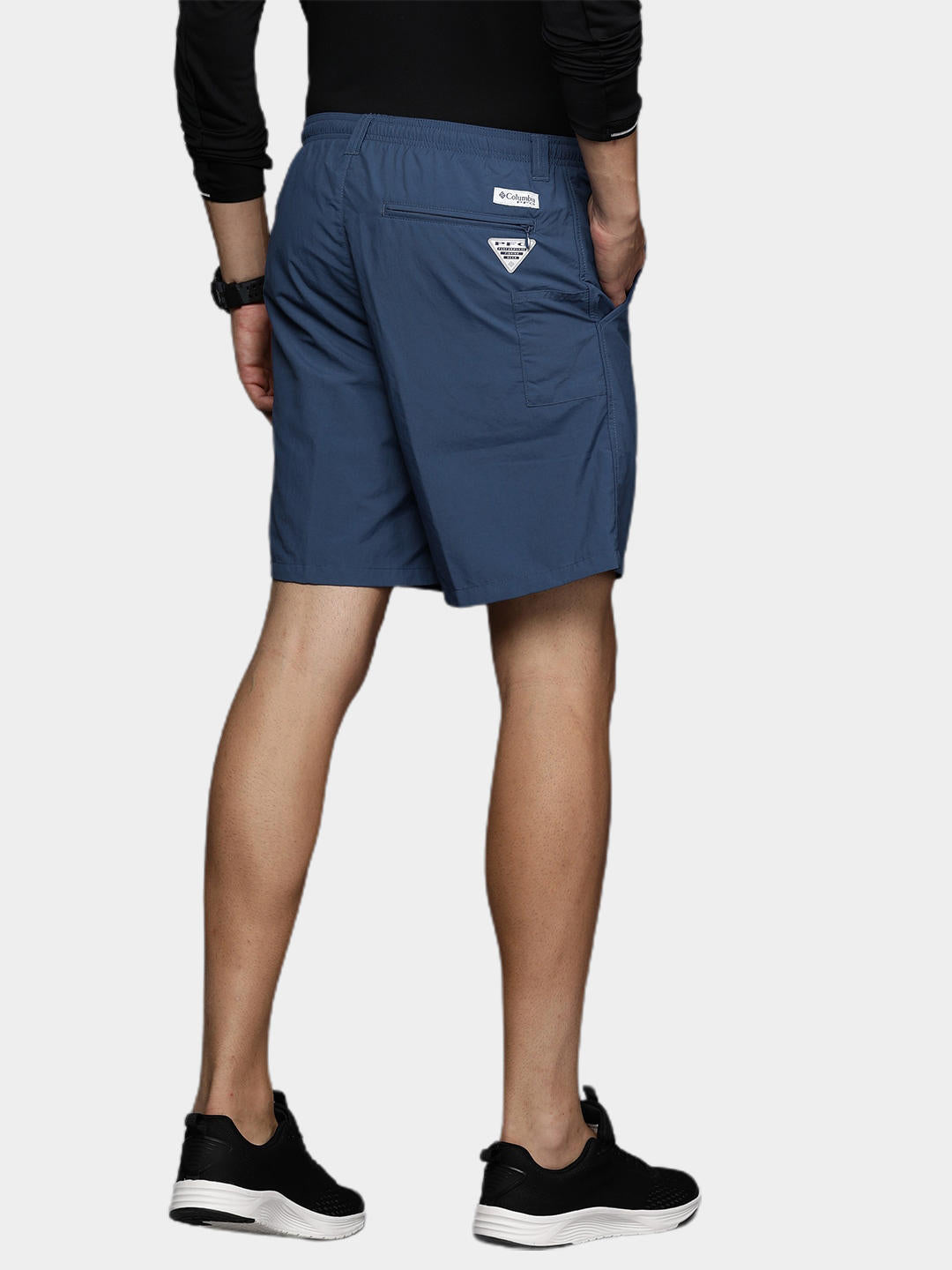 A Men Wearing Columbia Men Blue Backcast III Water Short (Sun Protection)