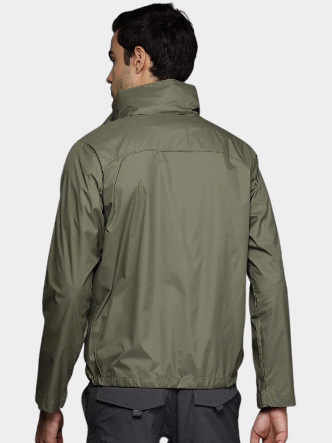 A Men Wearing Columbia Men Green Glennaker Lake Rain Jacket