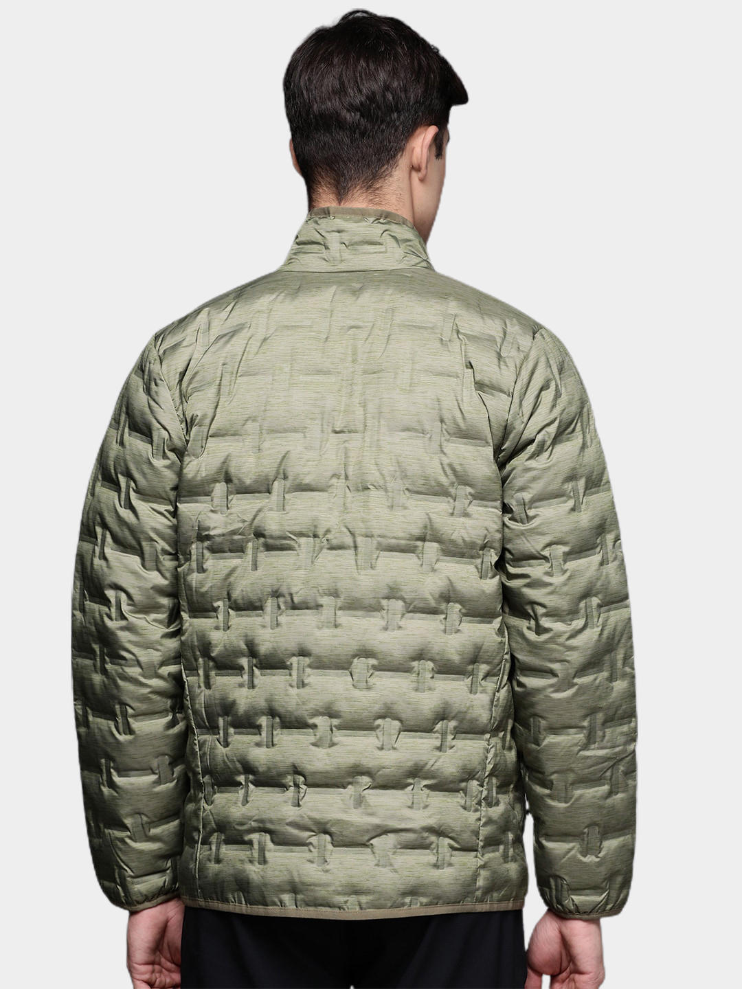 A Men Wearing Columbia Men Green Delta Ridge Down Jacket