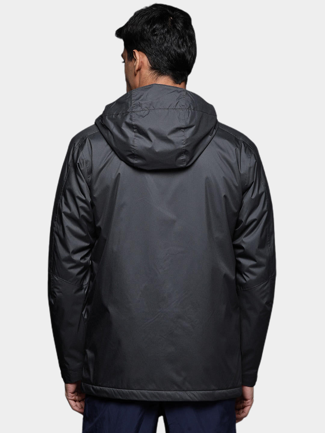 A Men Wearing Columbia Men Black Valley Point Jacket