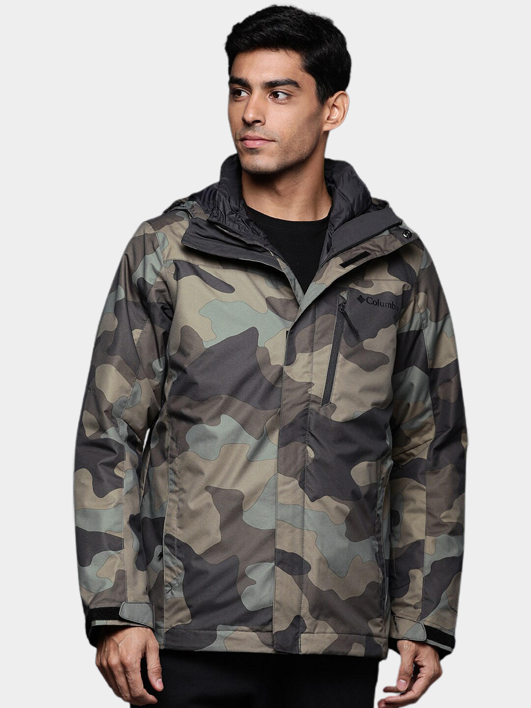 A Men Wearing Columbia Men Green Whirlibird IV Interchange Jacket