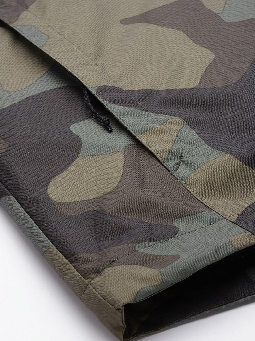 A Men Wearing Columbia Men Green Whirlibird IV Interchange Jacket