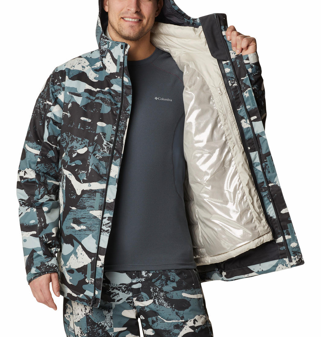 A Men Wearing Columbia Men Green Whirlibird IV Interchange Jacket